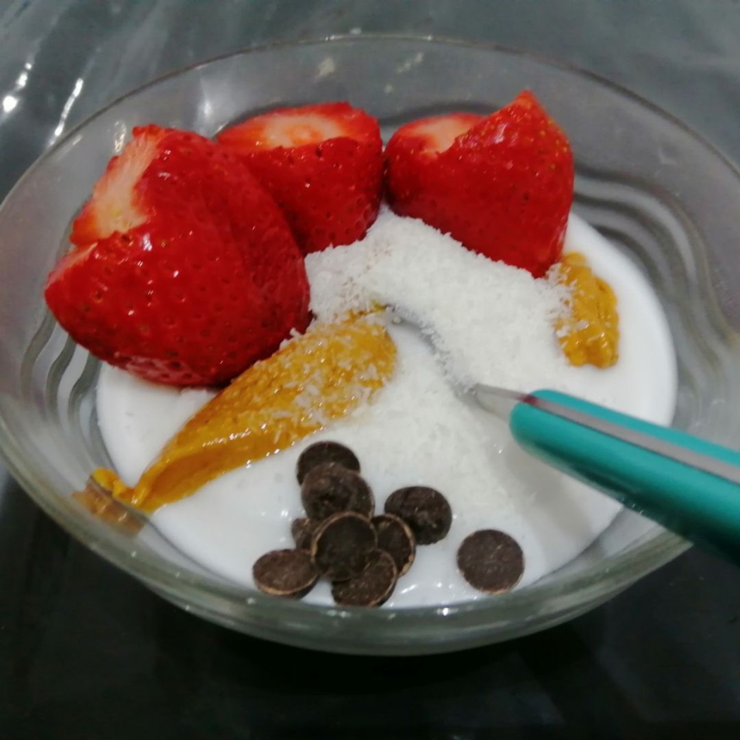 Yogur de coco con toppings Yogur de coco con toppings