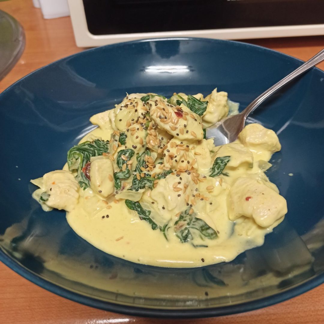 Curry cremoso de pollo con espinacas Curry cremoso de pollo con espinacas