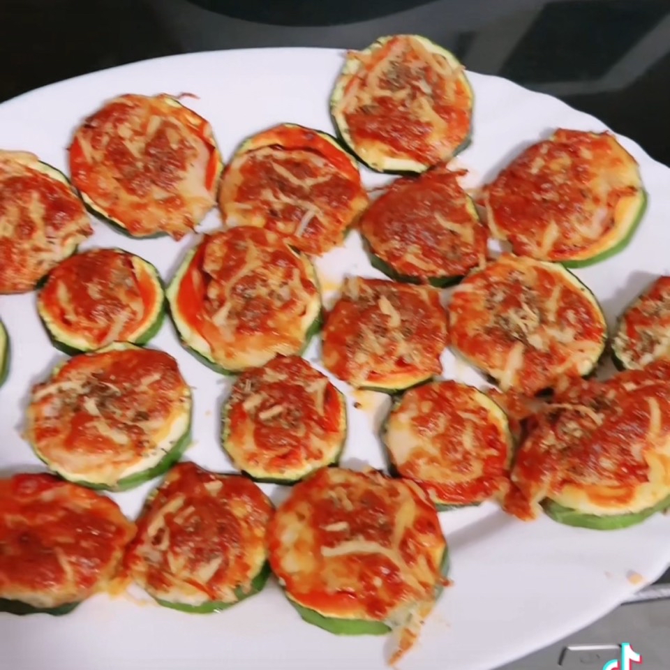 Minipizzas de calabacin, pavo y queso