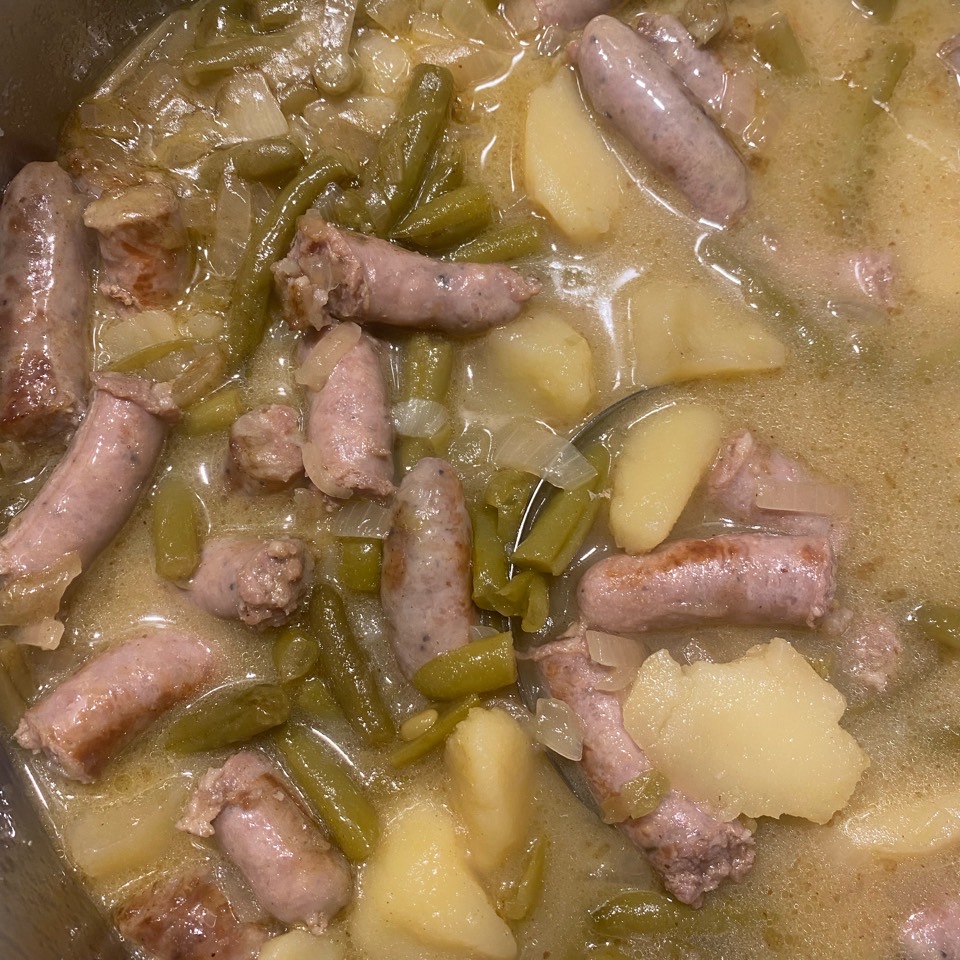 Guiso de patata, longaniza y vainas Guiso de patata, longaniza y vainas