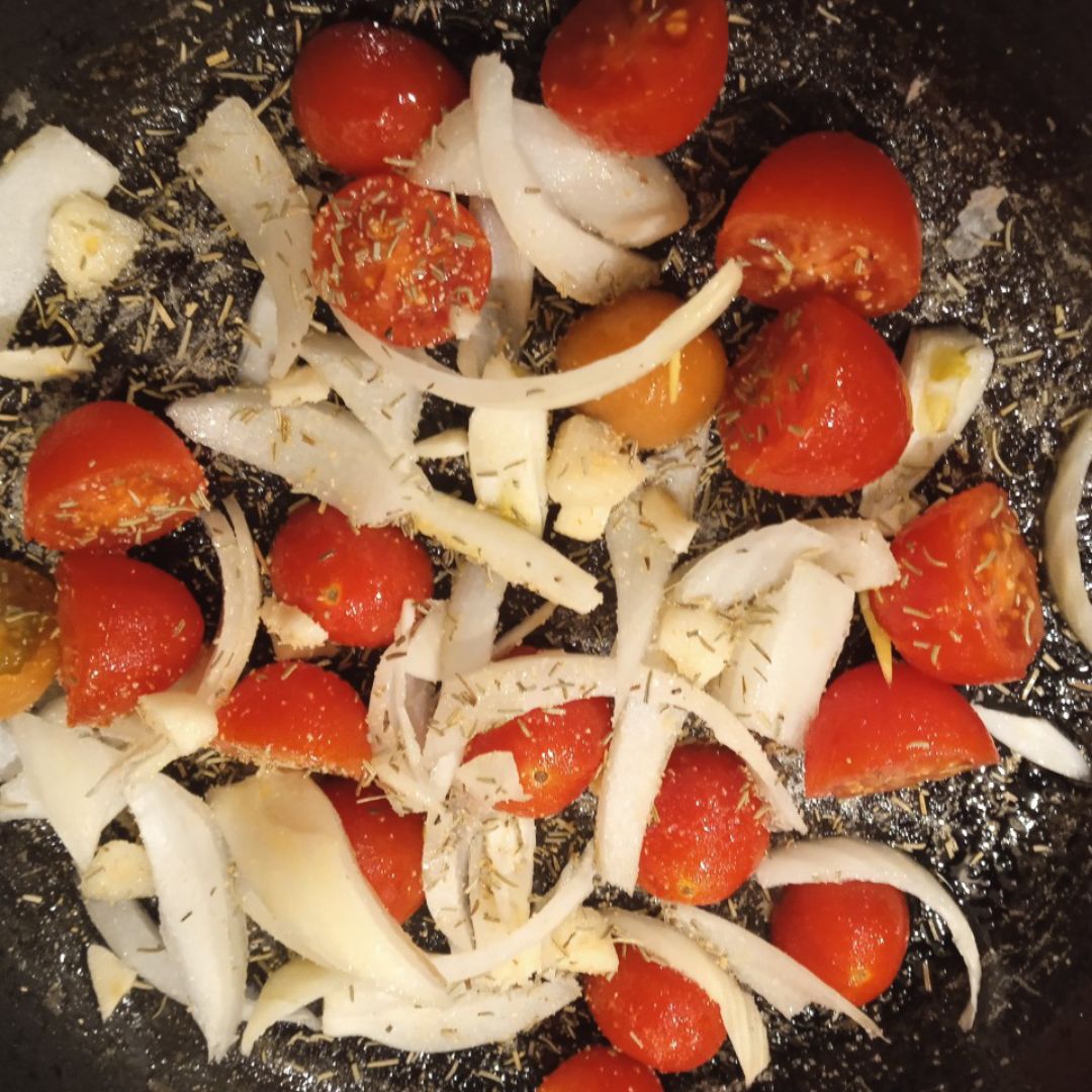 Sepia con cama de tomates cherry en crema Paso 0 Sepia con cama de tomates cherry en crema Paso 0