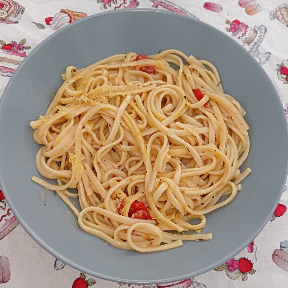 Tallarines con queso crema violife y tomates Cherry. Tallarines con queso crema violife y tomates Cherry.