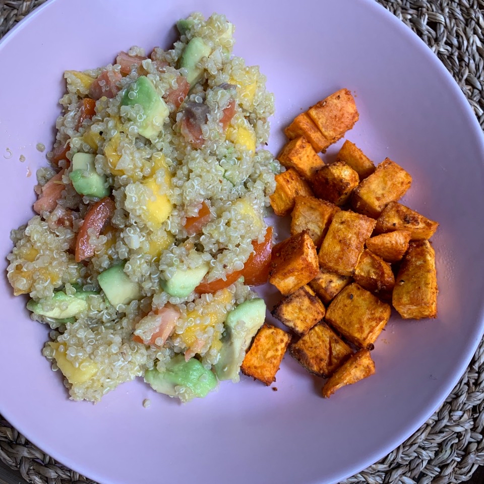 Ensalada de quinoa con aguacate y mango Ensalada de quinoa con aguacate y mango