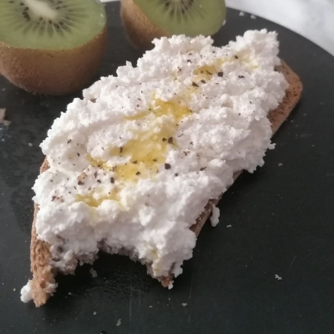 Tostadas con requesón Tostadas con requesón