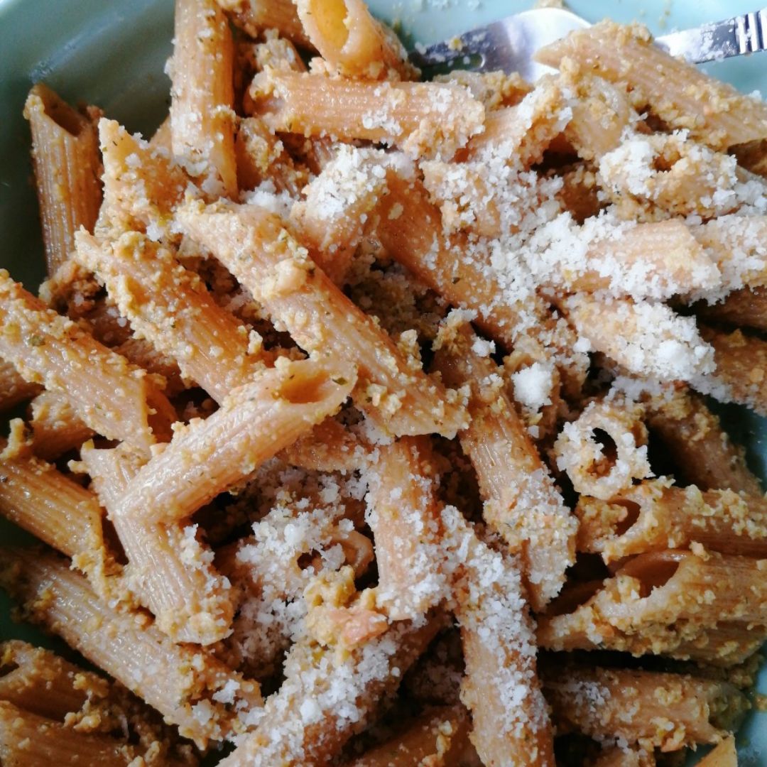 Pasta con pesto de aceitunas y cacahuetes Pasta con pesto de aceitunas y cacahuetes