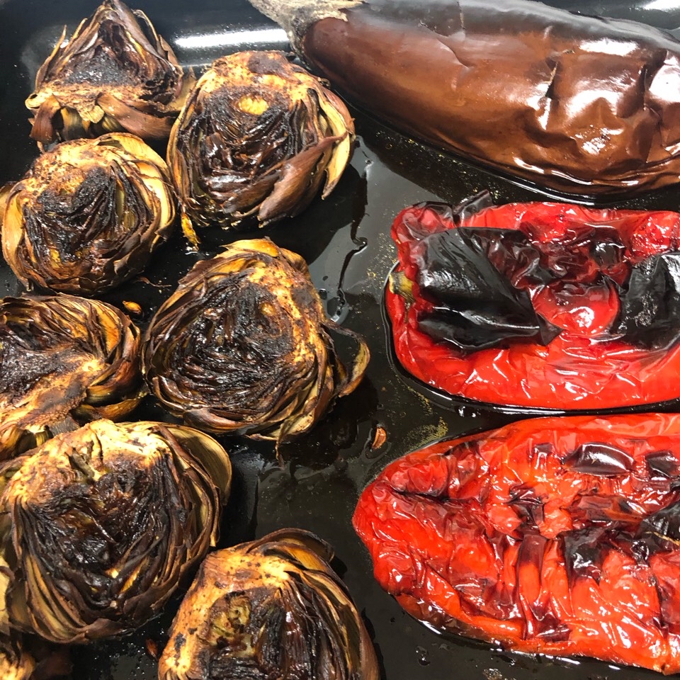 Alcachofas y pimientos asados Alcachofas y pimientos asados
