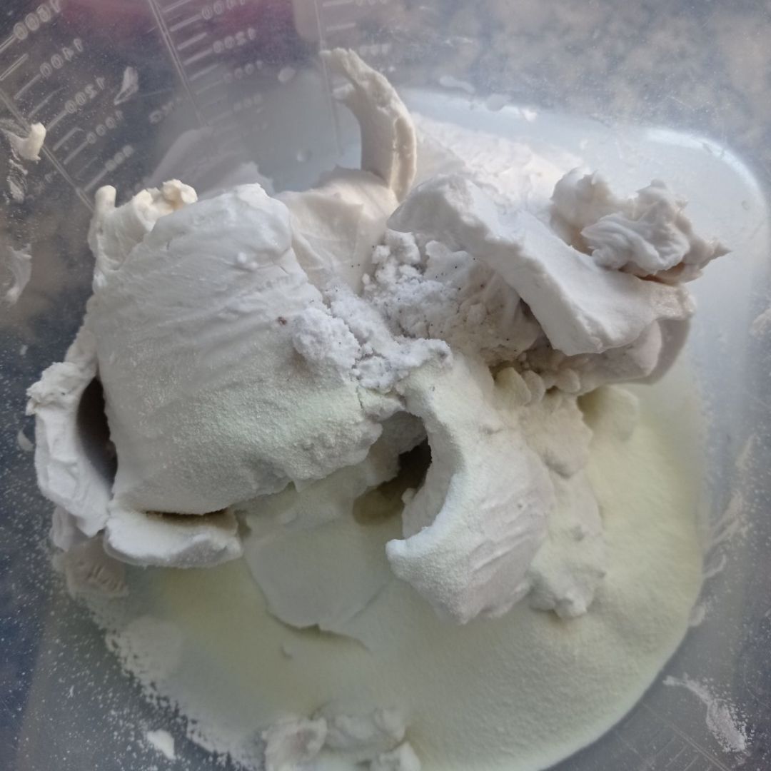 Tiramisú en tarritos 🫙 de fresas 🍓 y coco 🥥 Paso 2 Tiramisú en tarritos 🫙 de fresas 🍓 y coco 🥥 Paso 2