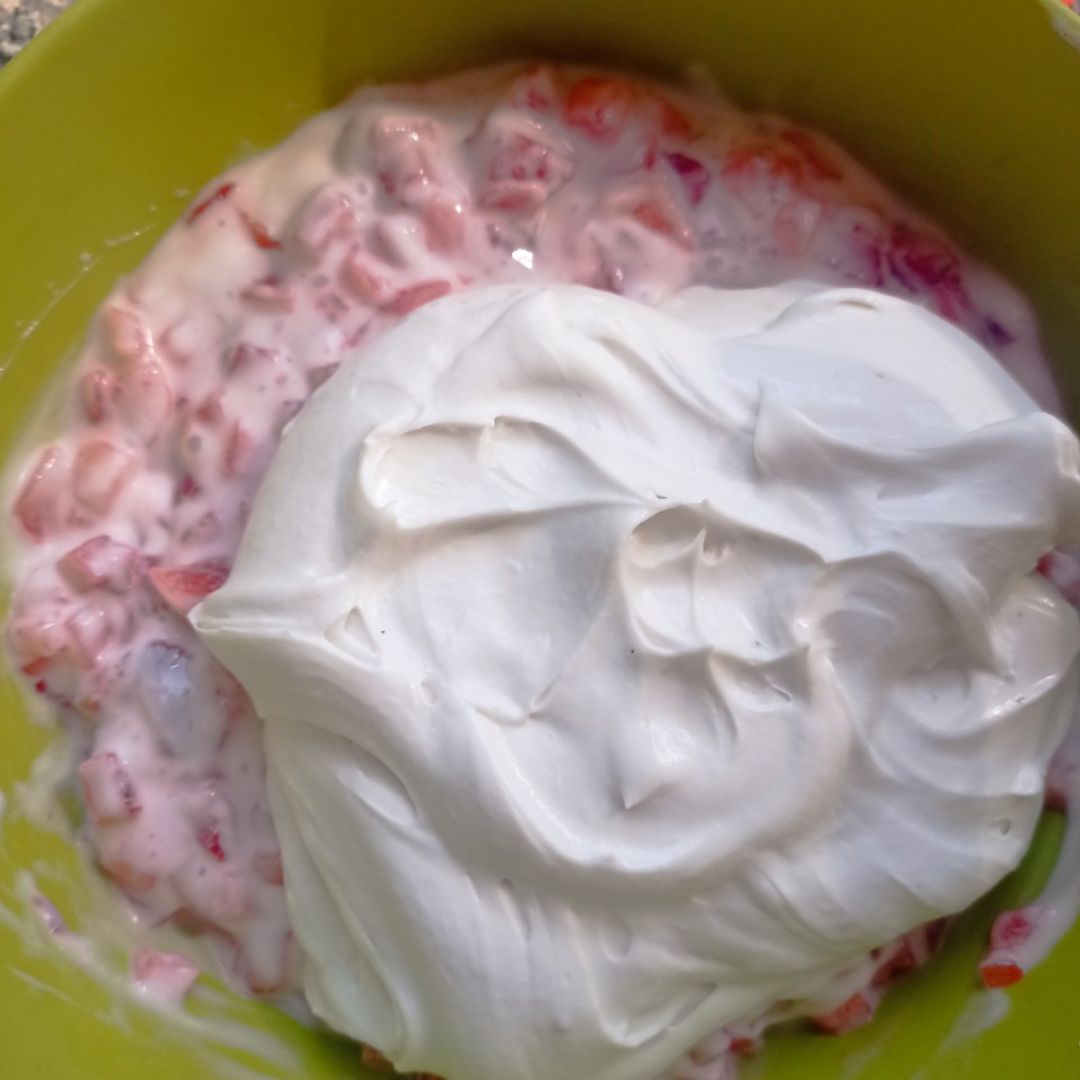 Tiramisú en tarritos 🫙 de fresas 🍓 y coco 🥥 Paso 3 Tiramisú en tarritos 🫙 de fresas 🍓 y coco 🥥 Paso 3