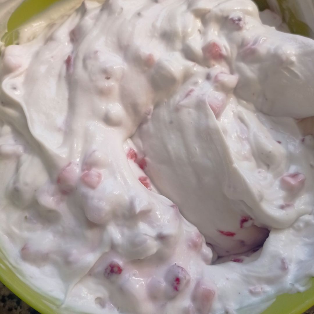 Tiramisú en tarritos 🫙 de fresas 🍓 y coco 🥥 Paso 4 Tiramisú en tarritos 🫙 de fresas 🍓 y coco 🥥 Paso 4