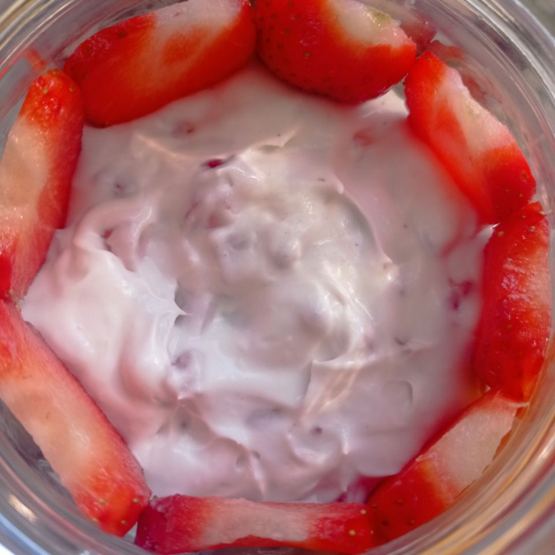 Tiramisú en tarritos 🫙 de fresas 🍓 y coco 🥥 Paso 6 Tiramisú en tarritos 🫙 de fresas 🍓 y coco 🥥 Paso 6