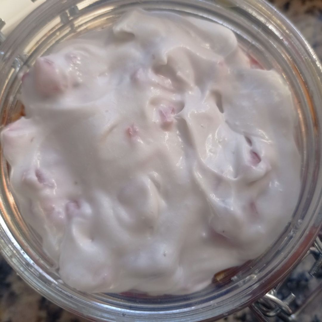 Tiramisú en tarritos 🫙 de fresas 🍓 y coco 🥥 Paso 6 Tiramisú en tarritos 🫙 de fresas 🍓 y coco 🥥 Paso 6