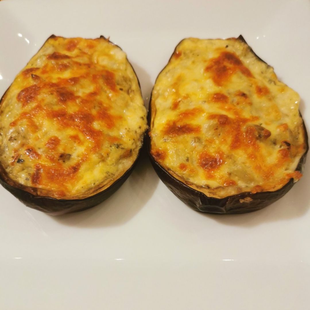 Berenjenas rellenas de queso cottage y huevo Berenjenas rellenas de queso cottage y huevo