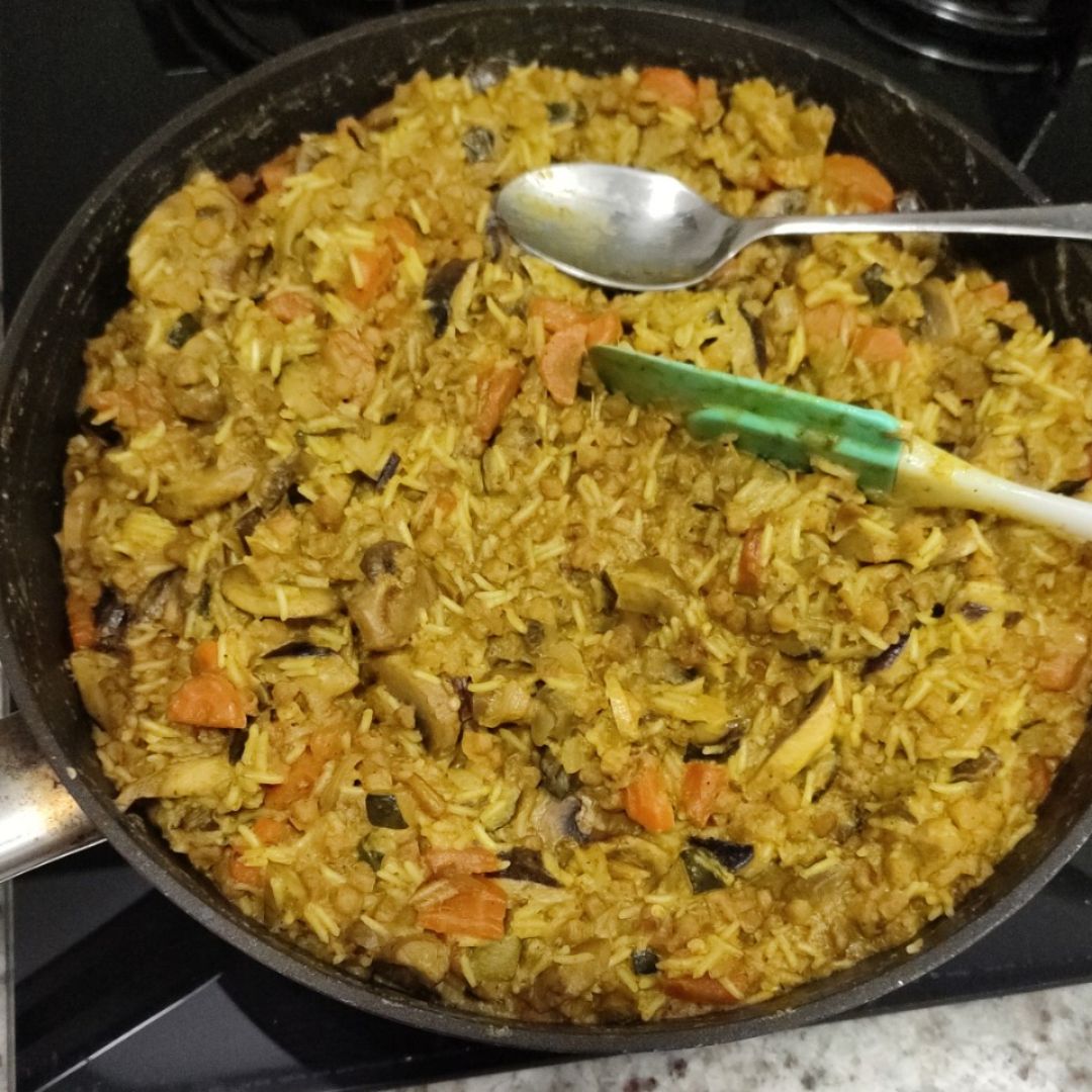 Arroz con verduras, soja texturizada y curry