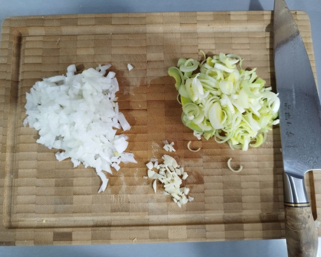 Quiche integral de puerro, cebolla, champiñones y rulo de cabra Paso 0 Quiche integral de puerro, cebolla, champiñones y rulo de cabra Paso 0