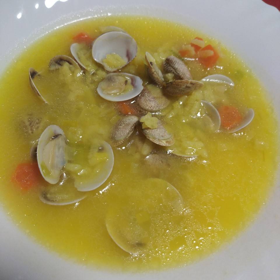 Sopa de arroz con almejas Sopa de arroz con almejas