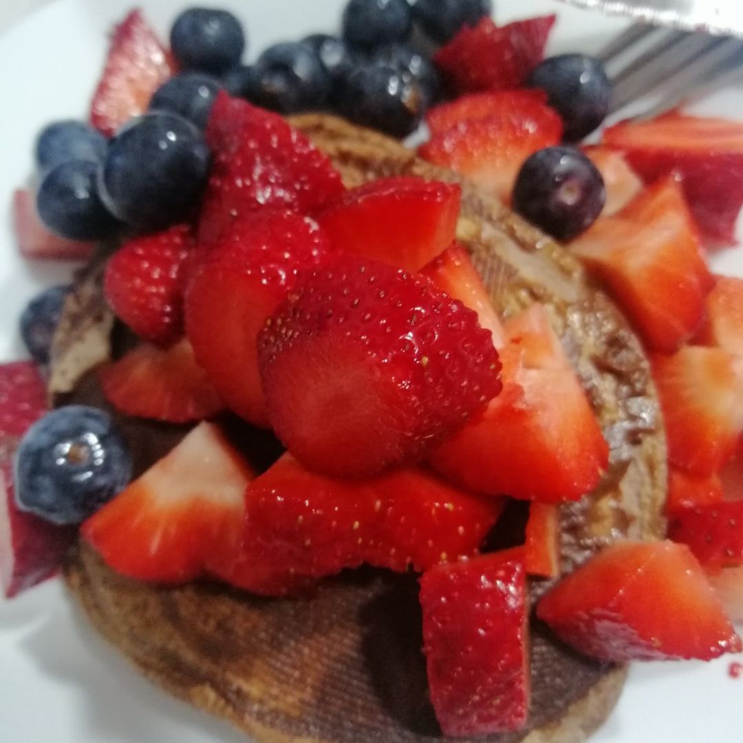 Tortitas de avena con frutos rojos y crema de cacao real food