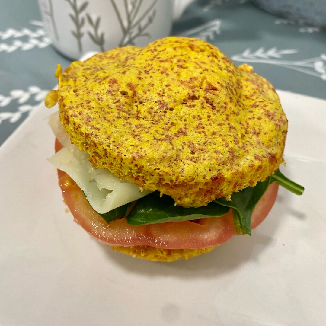Sándwich con pan de cúrcuma Sándwich con pan de cúrcuma