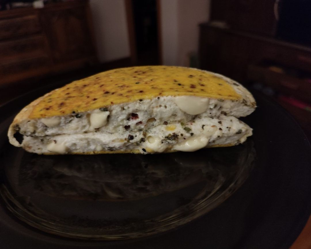 Tortilla japonesa de queso y tomates secos. Tortilla japonesa de queso y tomates secos.