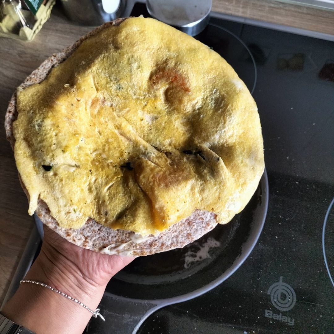 Wraps integrales con huevo, espinacas,langostinos y queso Paso 6