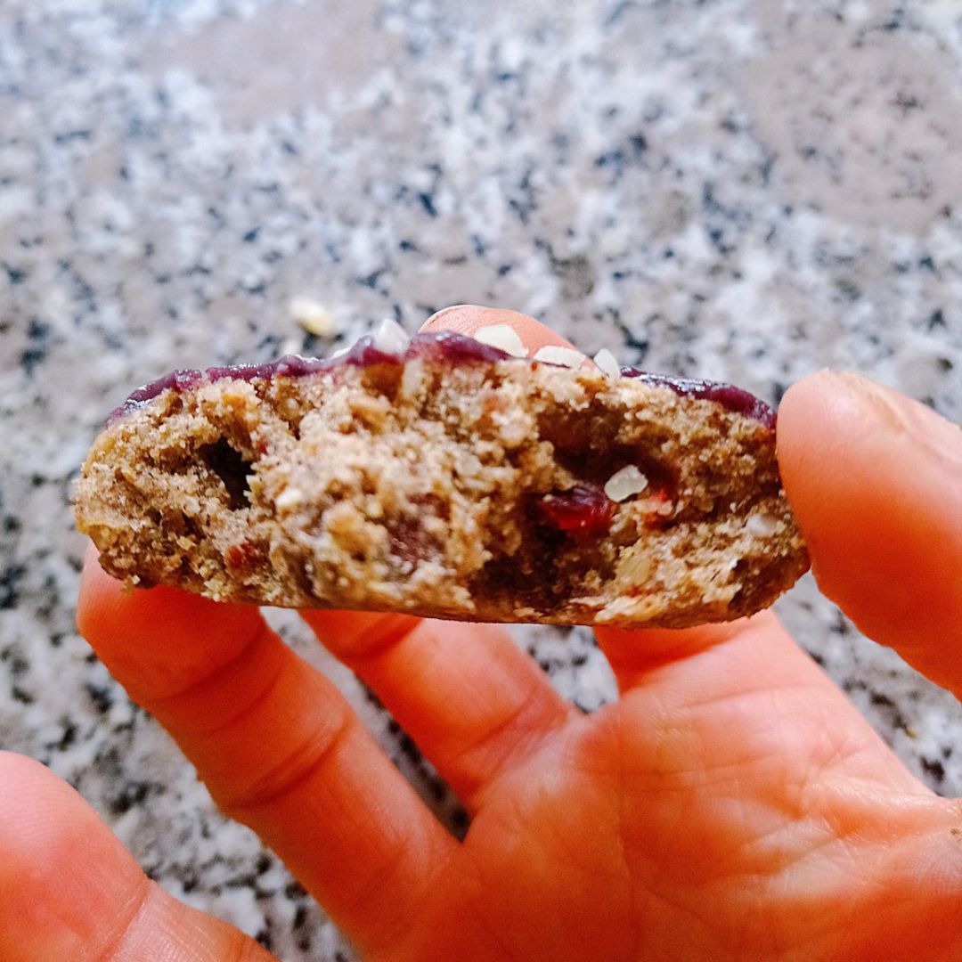 Cookies 🍪 de chufa con chocolate 🍫 y arándanos 🫐 Paso 8 Cookies 🍪 de chufa con chocolate 🍫 y arándanos 🫐 Paso 8