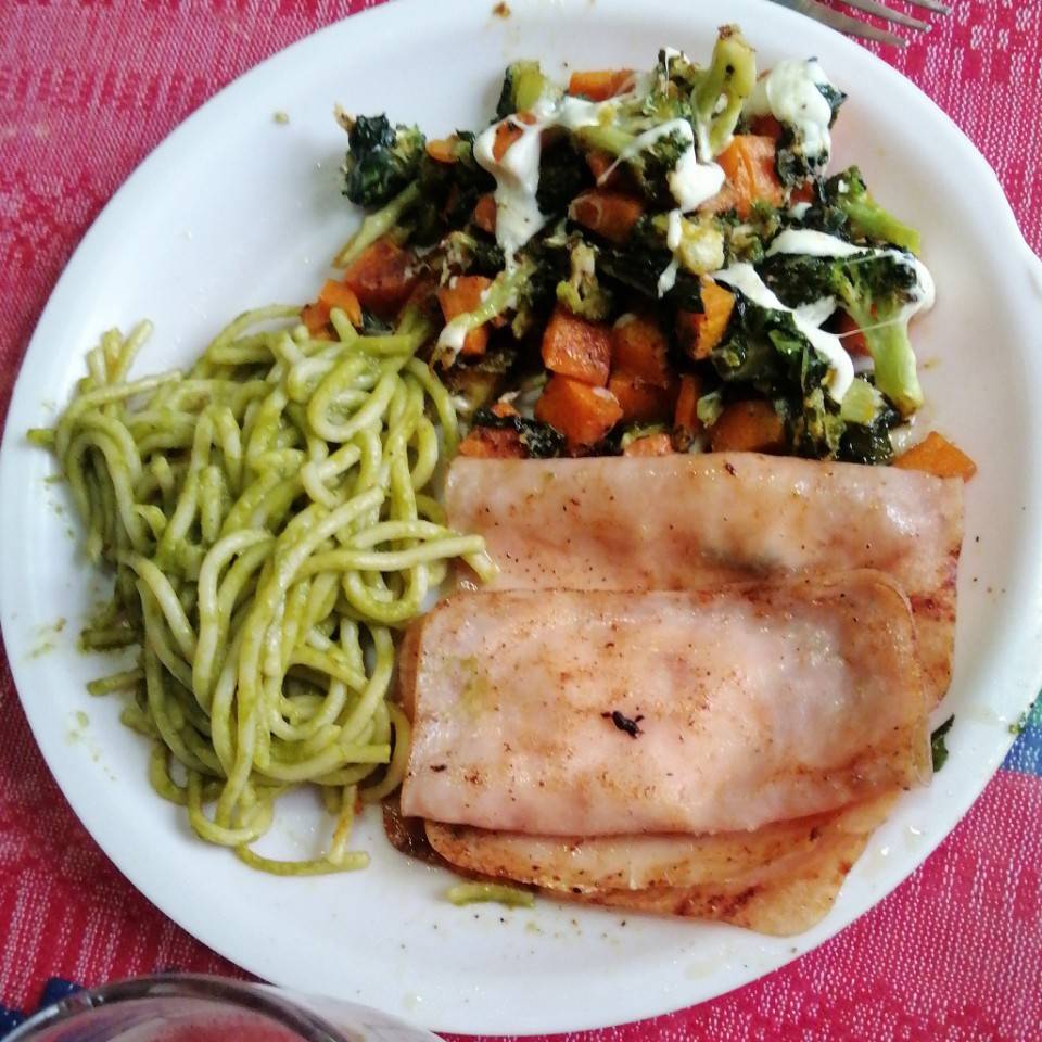Zanahoria brócoli jamón huevo queso espaguetti Zanahoria brócoli jamón huevo queso espaguetti
