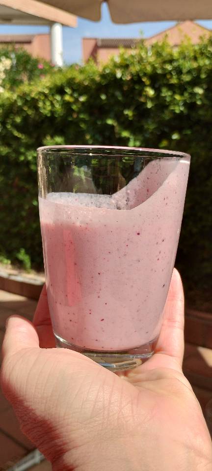 Batido de frutos rojos y plátano Batido de frutos rojos y plátano