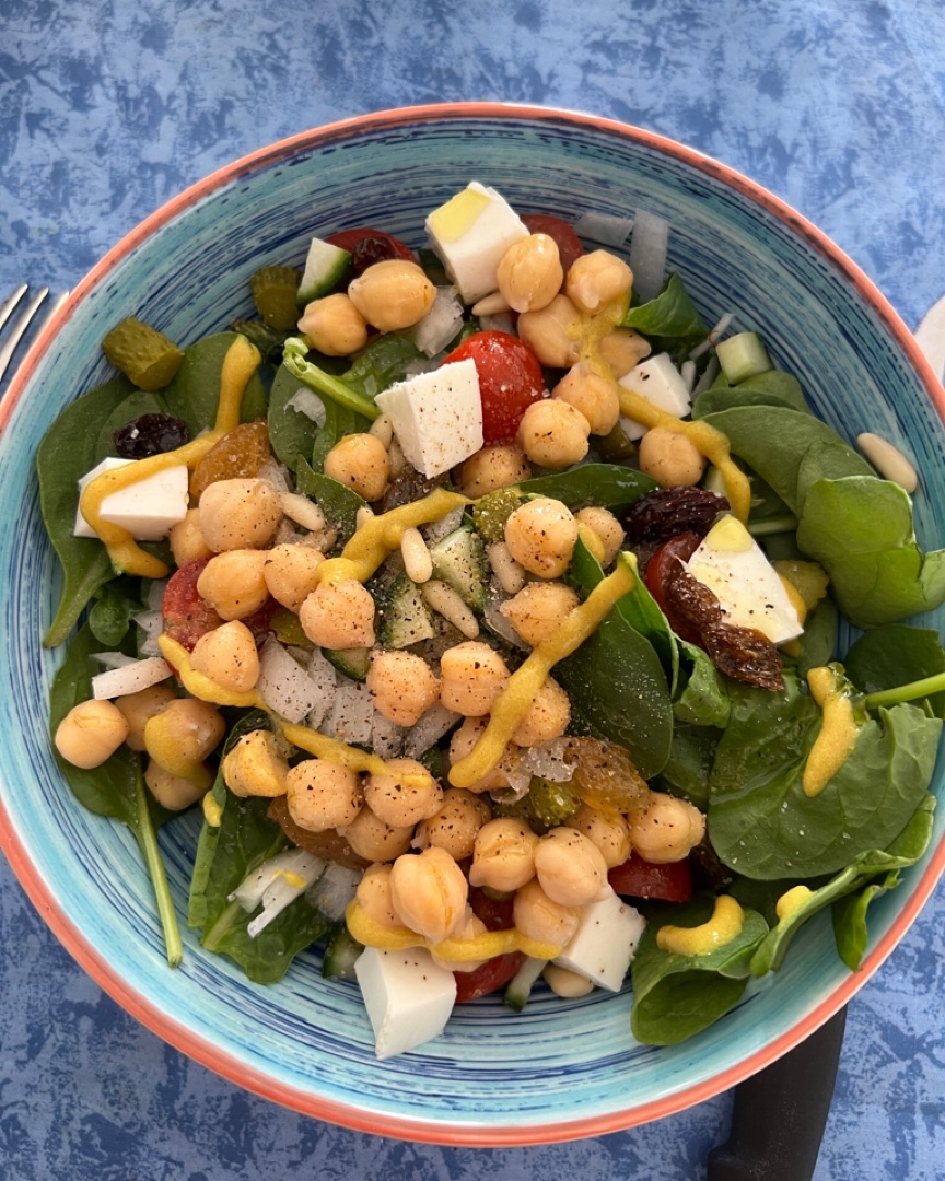 Ensalada fresquita de garbanzos y espinacas