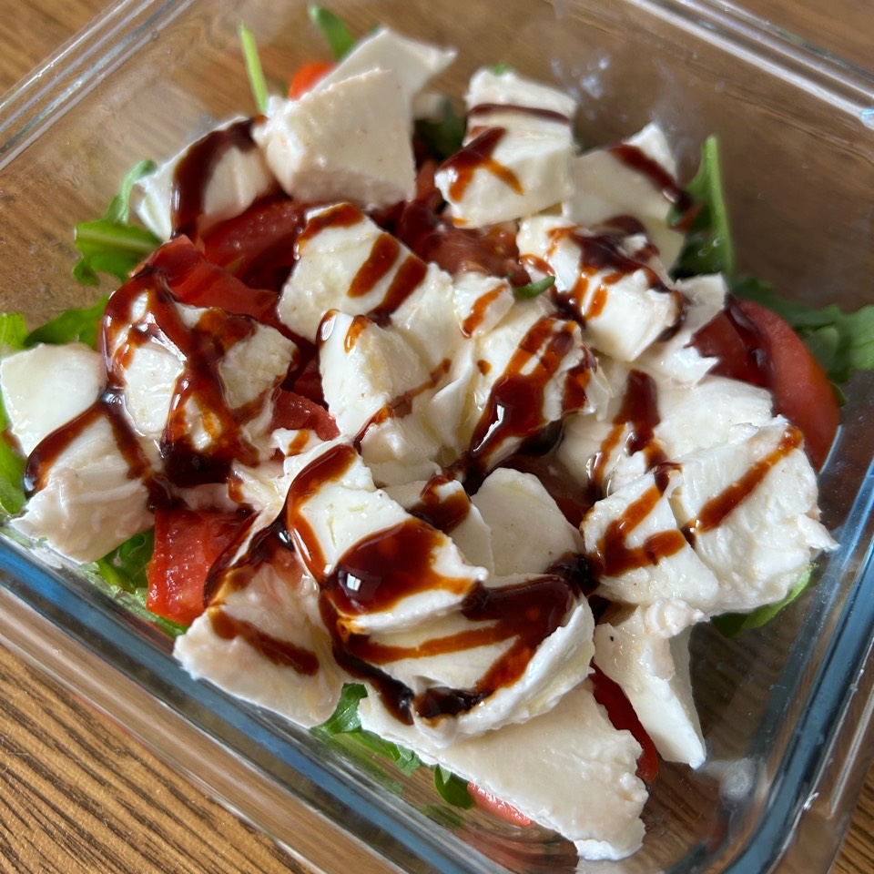 Ensalada de tomate, rúcula y mozzarella Ensalada de tomate, rúcula y mozzarella