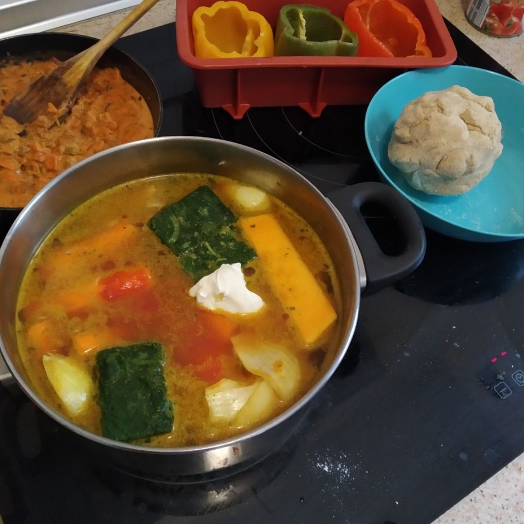 Crema de verduras con espinacas y relleno para pimientos Crema de verduras con espinacas y relleno para pimientos