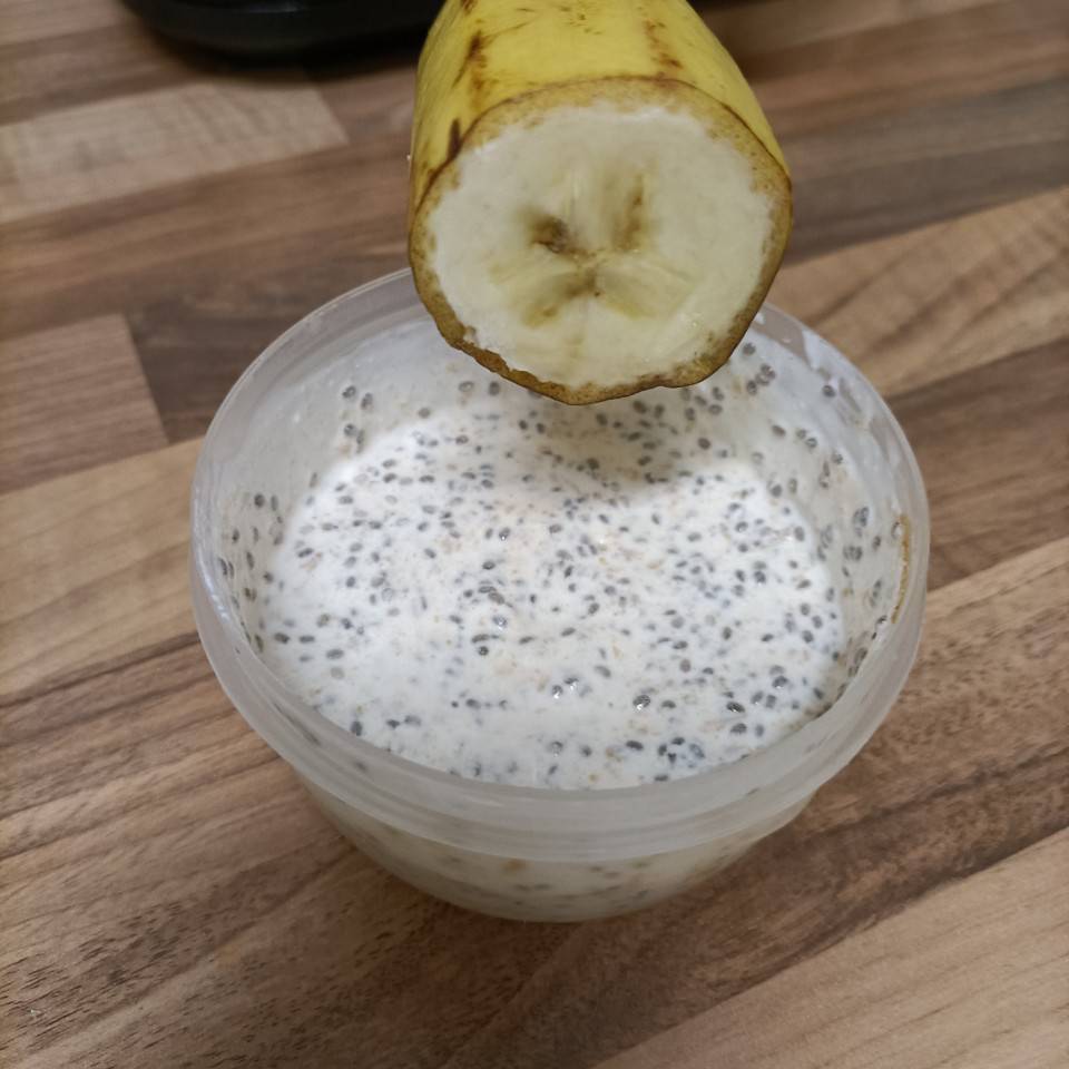 Kéfir con cacahuete, chía y plátano 