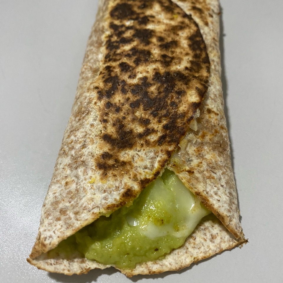 Wrap de guacamole, queso y huevo