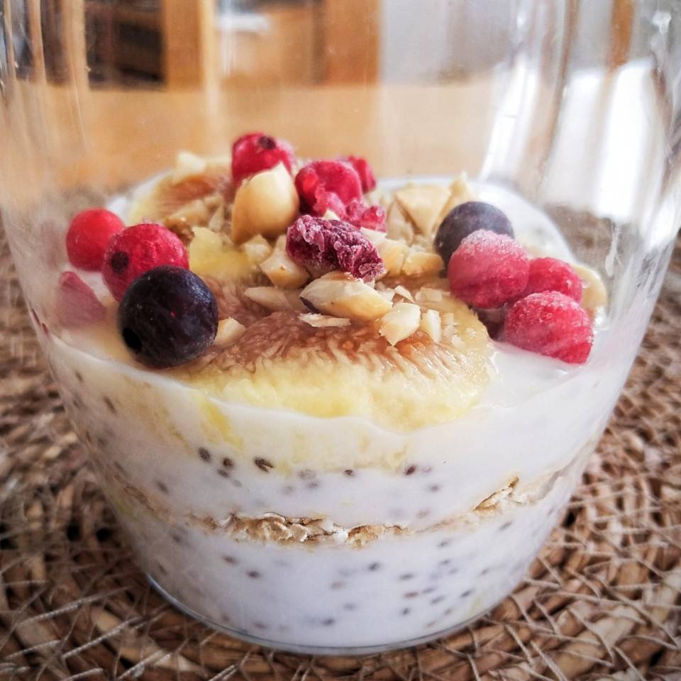 Yogur de coco e higos frescos sin gluten 