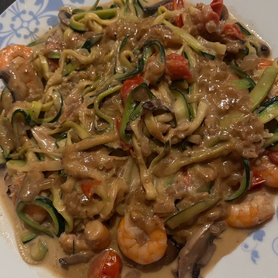 Espaguetis de calabacín con langostinos Espaguetis de calabacín con langostinos