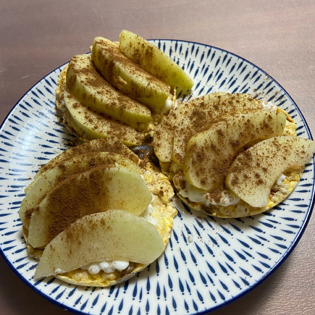 Tortitas de maíz con manzana y queso Cottage