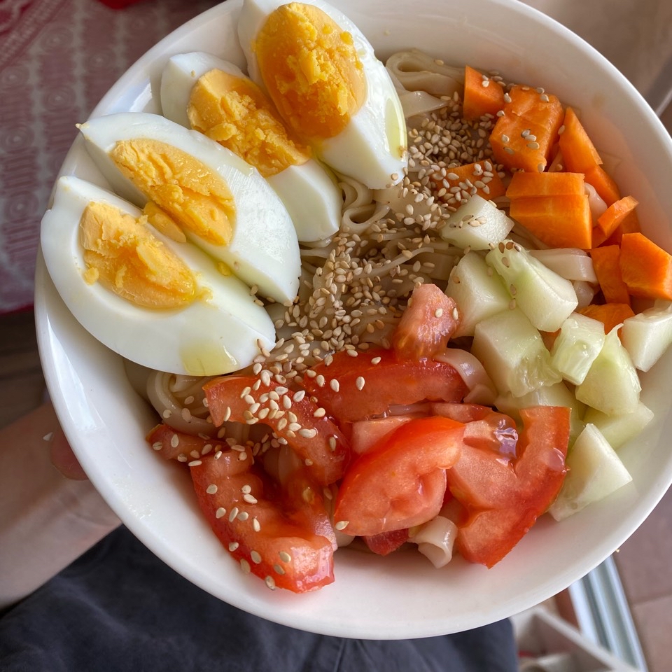 Noddles de arroz en ensalada