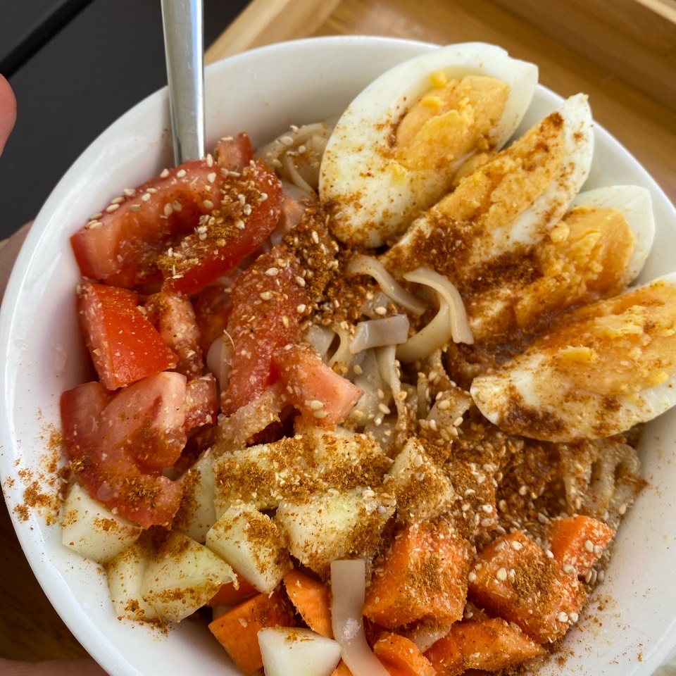 Noddles de arroz en ensalada