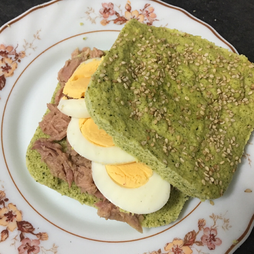 Sándwich con pan de brócoli Paso 3 Sándwich con pan de brócoli Paso 3