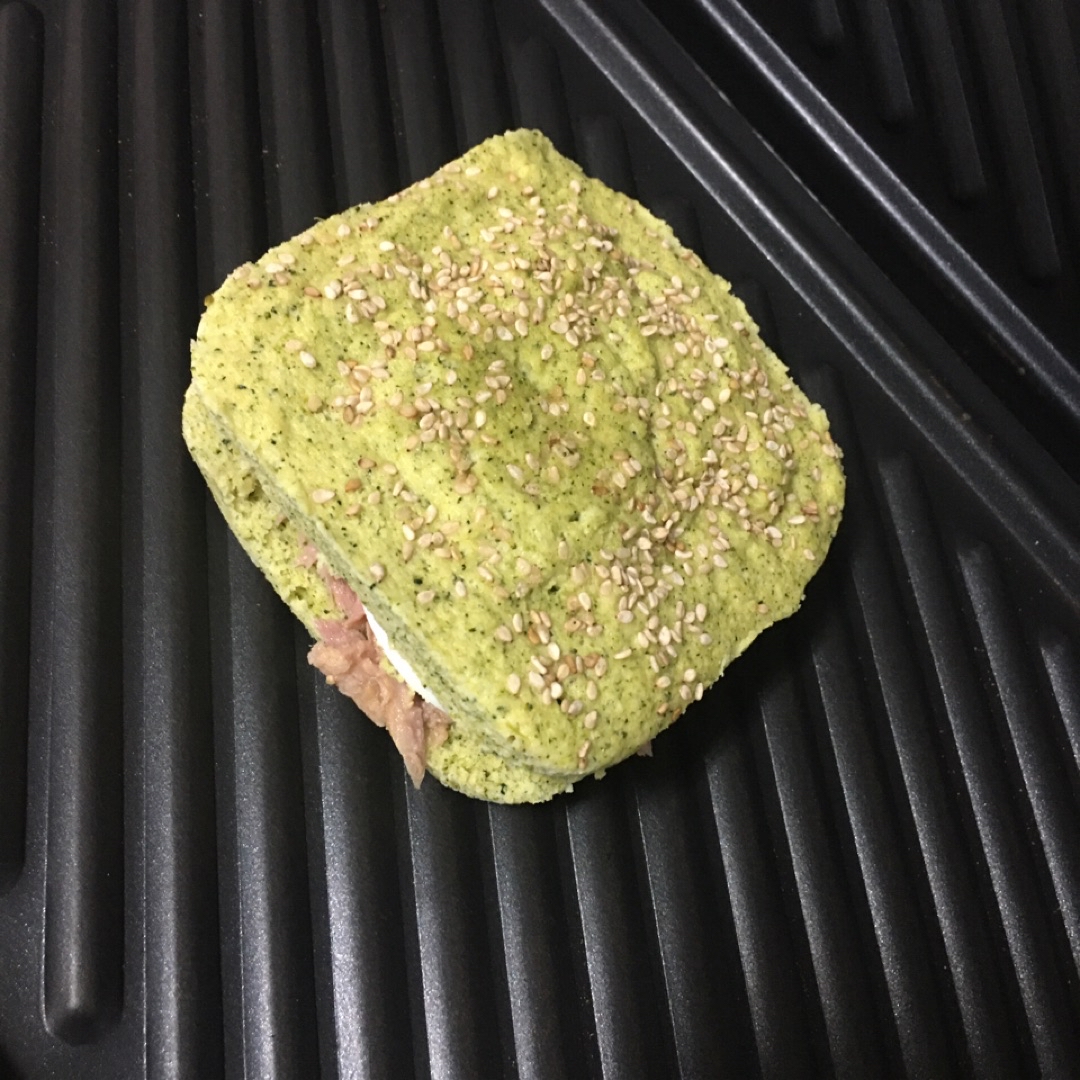 Sándwich con pan de brócoli Paso 3 Sándwich con pan de brócoli Paso 3
