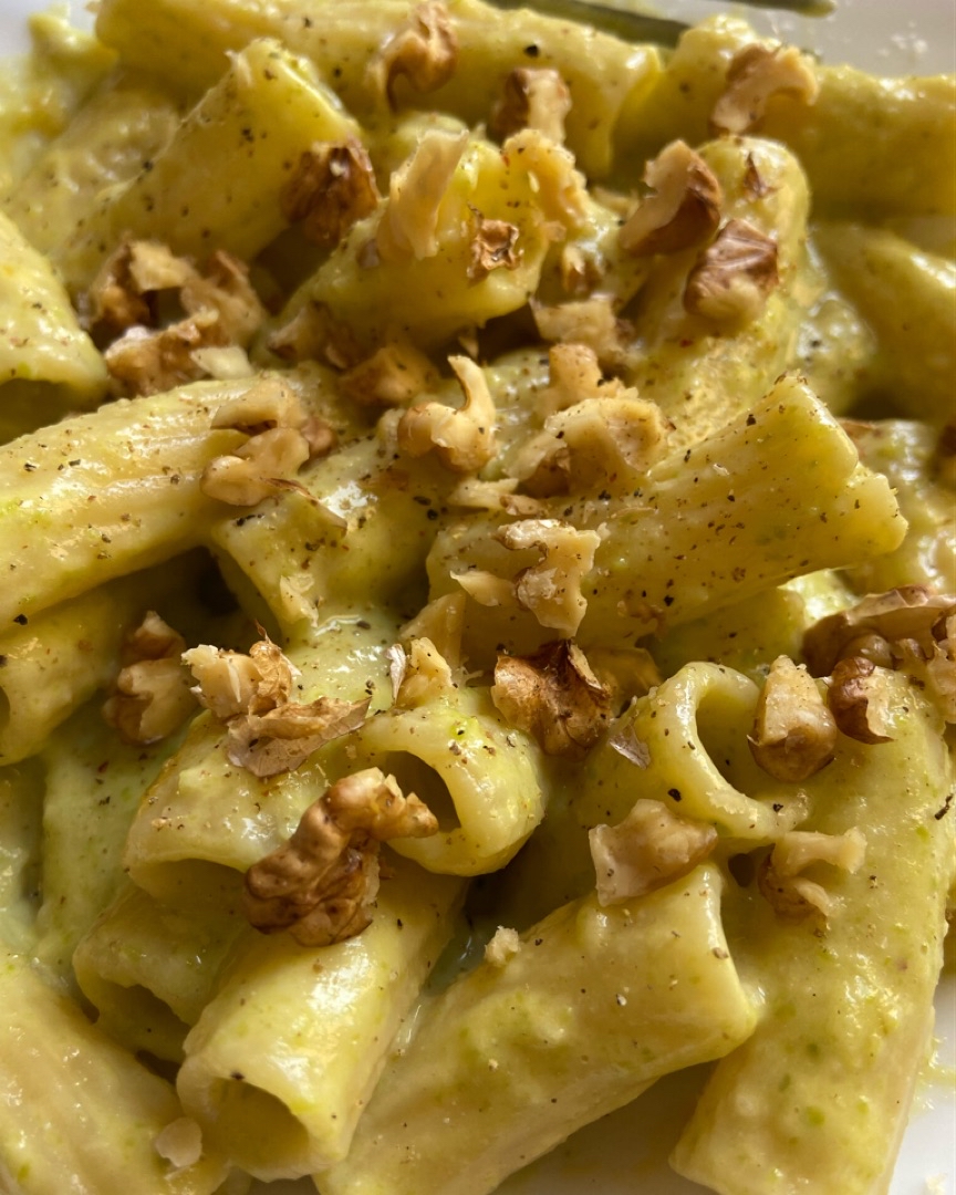Pasta a la (real) carbonara con habas Pasta a la (real) carbonara con habas
