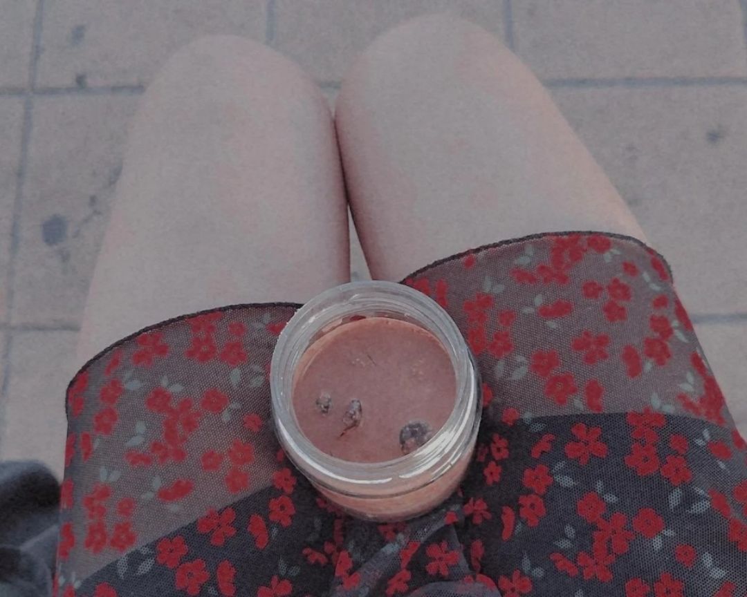 Yogur de avellanas, cacao y cerezas. Yogur de avellanas, cacao y cerezas.