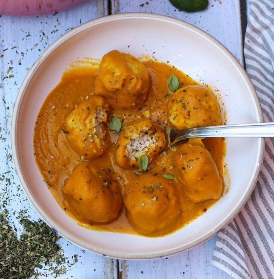 Albóndigas de pollo con salsa de zanahoria, manzana y curry Albóndigas de pollo con salsa de zanahoria, manzana y curry