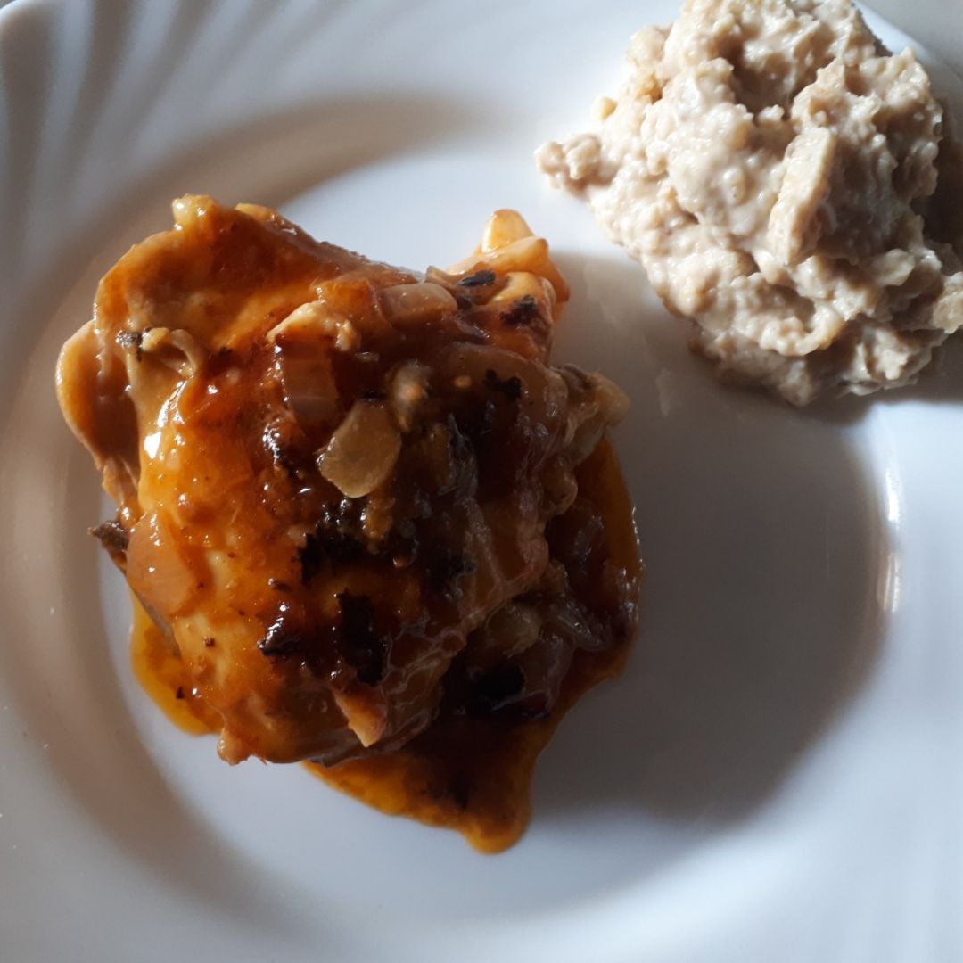 CONTRAMUSLOS DE POLLO CON PURÉ DE CASTAÑAS. CONTRAMUSLOS DE POLLO CON PURÉ DE CASTAÑAS.