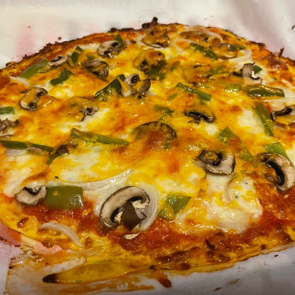 Pizza de verduras con base de coliflor