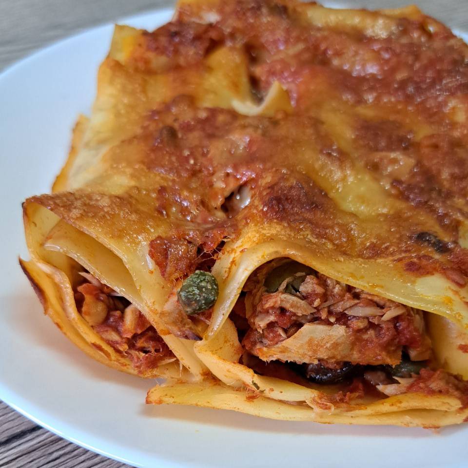 Canelones de atún a la putanesca
