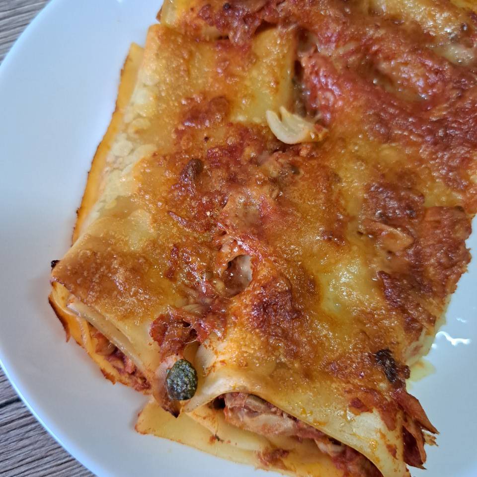 Canelones de atún a la putanesca