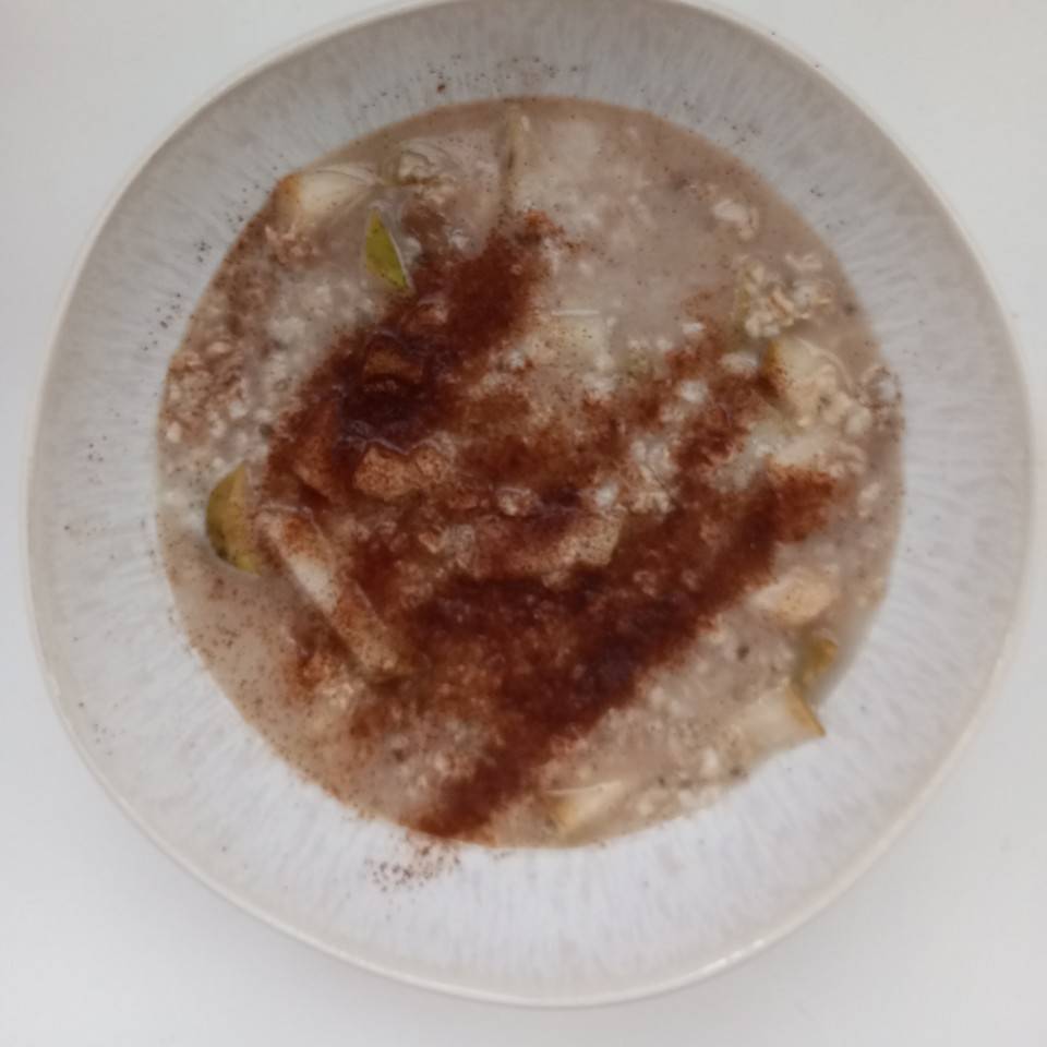 Porridge de avena y pera 🍐 a la canela 🪵 Porridge de avena y pera 🍐 a la canela 🪵