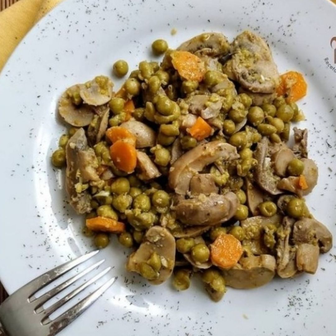 Guisantes y champiñones rehogados Guisantes y champiñones rehogados