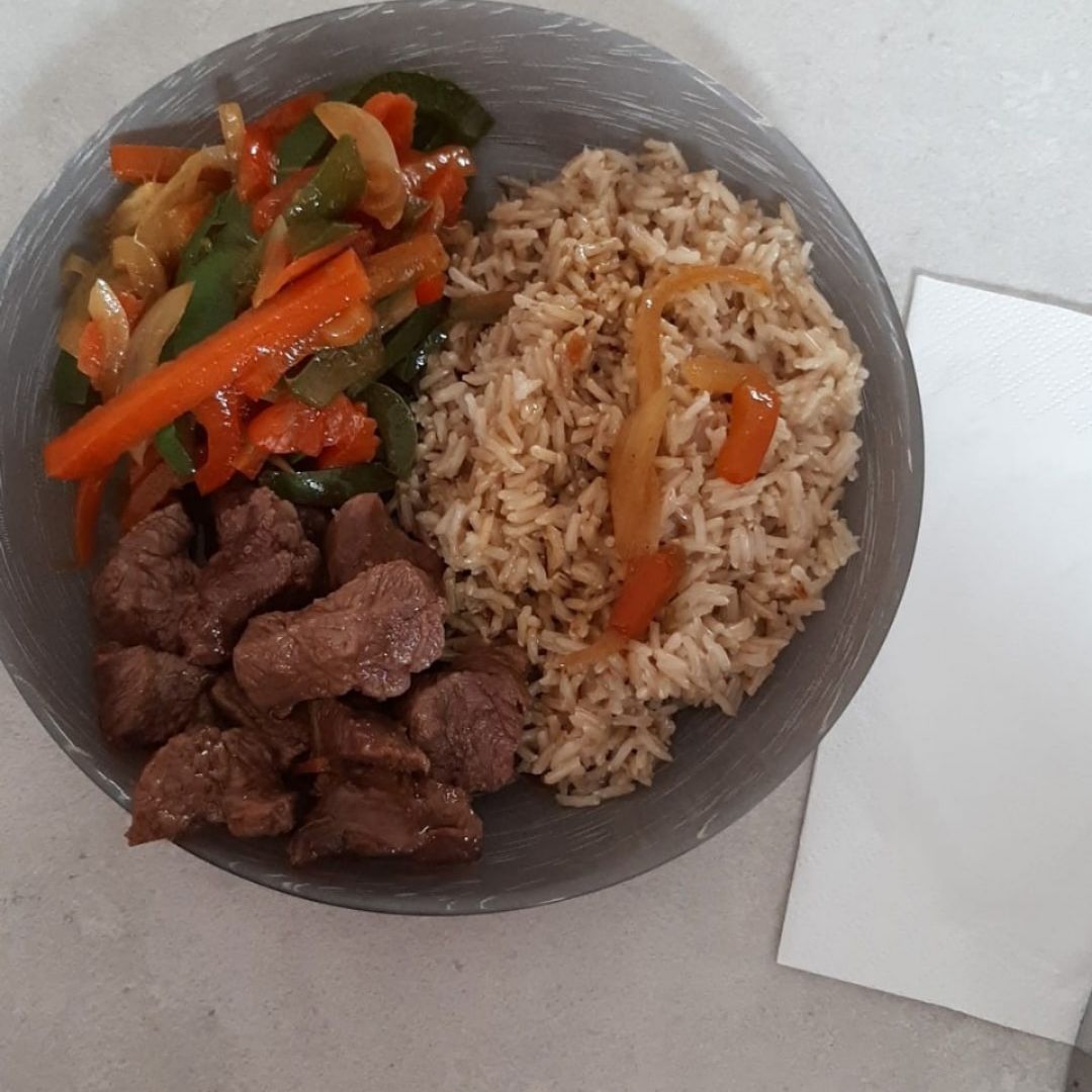 ARROZ BASMATI CON VERDURAS Y TERNERA ARROZ BASMATI CON VERDURAS Y TERNERA