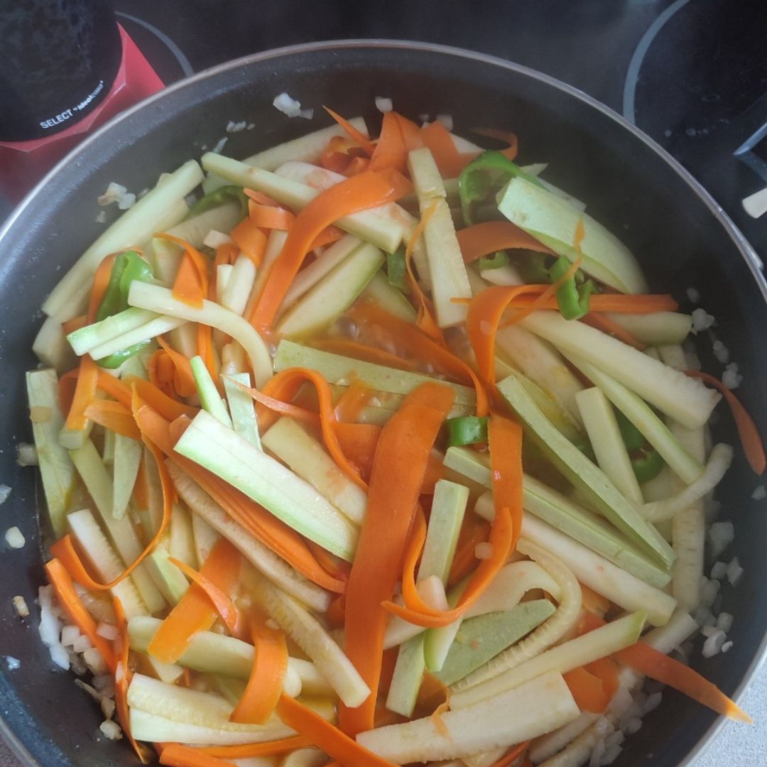 Fideos de arroz, con verduras y pollo Paso 0 Fideos de arroz, con verduras y pollo Paso 0