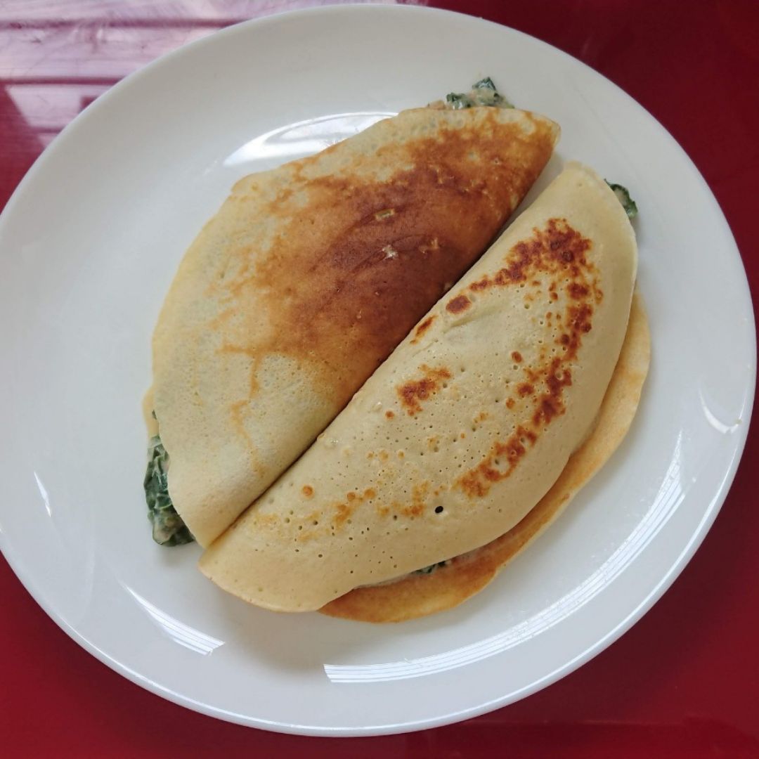 Crepes de espinacas con salsa de nueces Crepes de espinacas con salsa de nueces